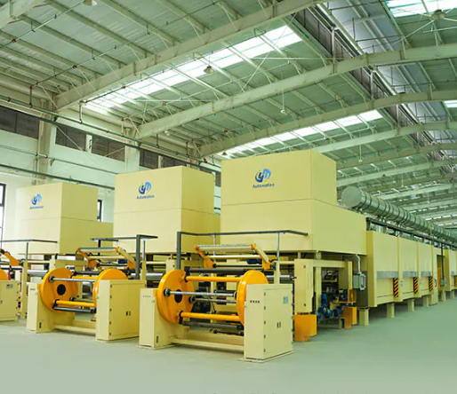 ما هي الاحتياطات التي يجب اتخاذها عند استخدام معدات صنع الغراء؟